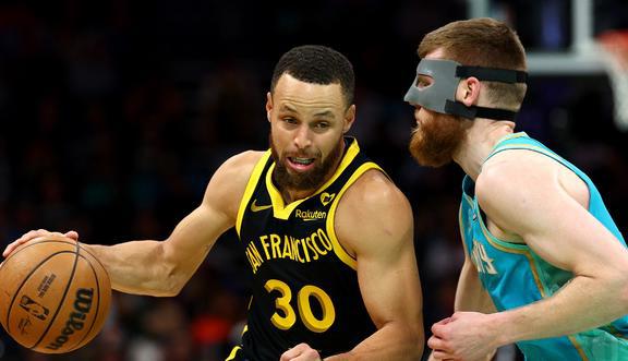 乐鱼体育:勇士队训练营:沙里奇展现防守意识,争夺轮换位置 乐鱼体育:勇士队训练营:沙里奇展现防守意识,争夺轮换位置